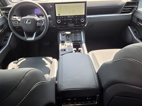 Used 2025 Lexus GX 550 w/ Cold Area Package AWD/4WD image 12