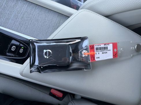 Certified 2023 Volvo XC60 B5 Plus w/ Protection Package Premier image 27