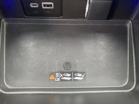 Used 2023 Chevrolet Suburban High Country image 17