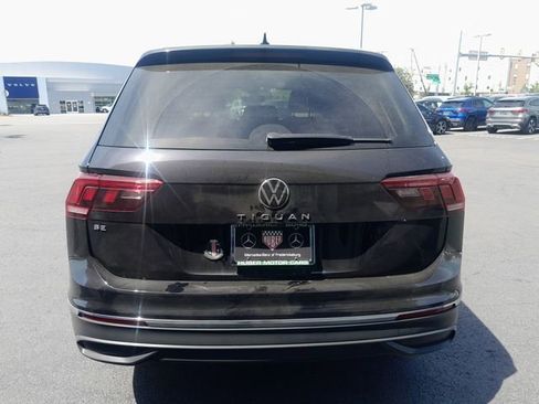 Used 2022 Volkswagen Tiguan SE image 16