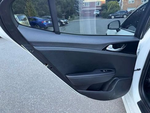 Used 2022 Kia Stinger GT-Line RWD image 25