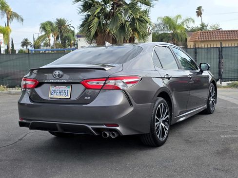 Used 2020 Toyota Camry SE w/ Carpet Mat Package FWD image 3
