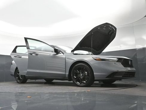 Certified 2025 Honda Accord SE image 31