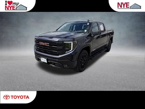 Used 2025 GMC Sierra 1500 Elevation AWD/4WD image 1