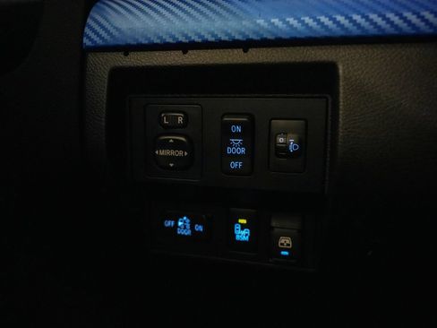 Used 2016 Toyota Tundra SR5 w/ TRD Off Road Package AWD/4WD image 20