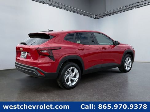 New 2026 Chevrolet Trax LS w/ LS Convenience Package FWD image 3
