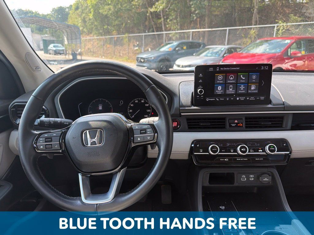 Used 2025 Honda Pilot Touring image 11