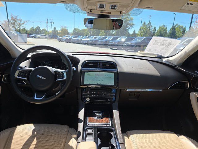 Used 2020 Jaguar F-PACE Prestige AWD/4WD image 17