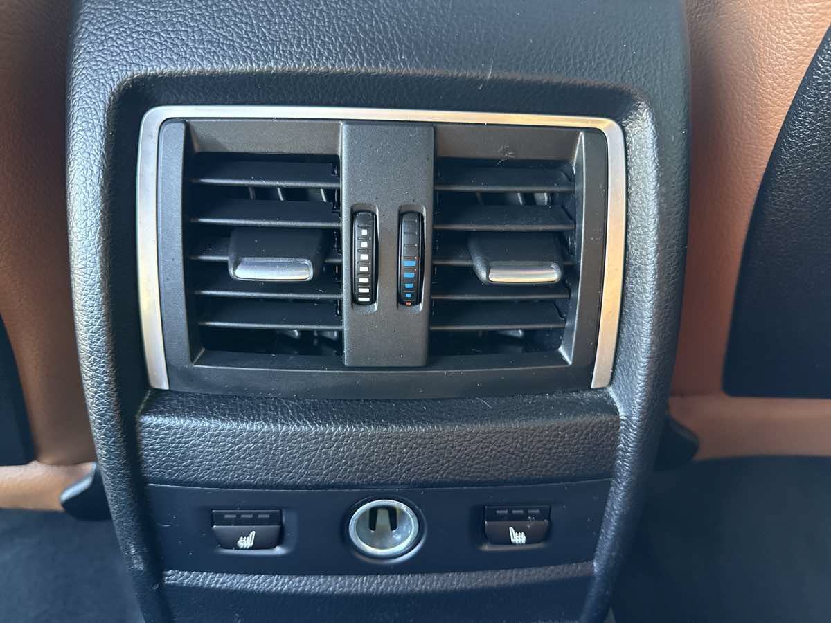 Used 2017 BMW 330i xDrive Sedan AWD/4WD image 15