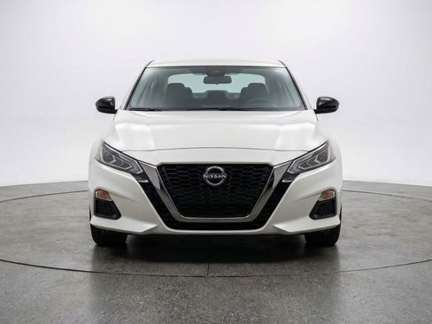 Used 2025 Nissan Altima 2.5 SV image 2