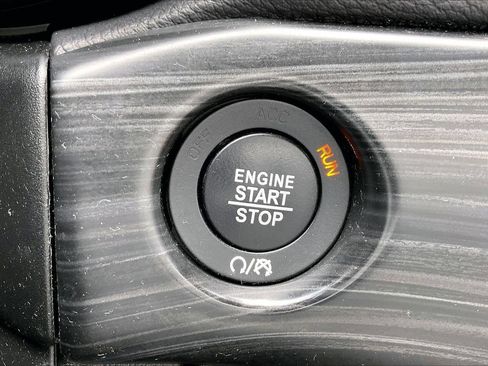 Used 2019 Jeep Grand Cherokee Altitude AWD/4WD image 28