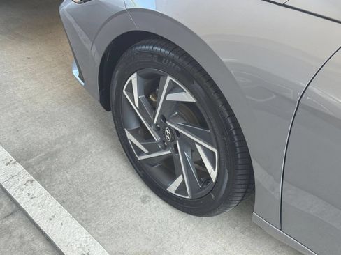 Used 2025 Hyundai Elantra Limited FWD image 33