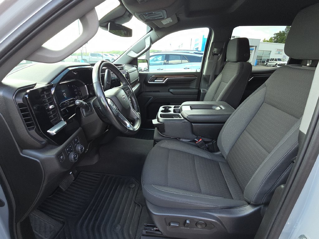 Used 2024 Chevrolet Silverado 1500 RST w/ Z71 Off-Road Package AWD/4WD image 16