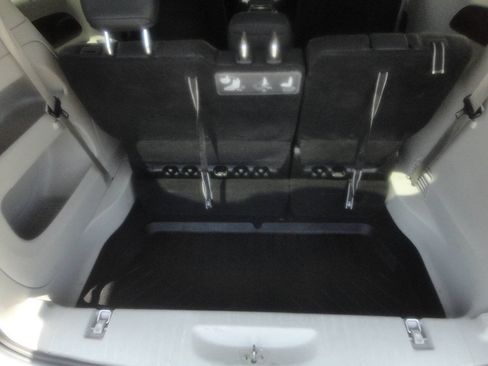 Used 2020 Chrysler Pacifica Touring-L FWD image 11
