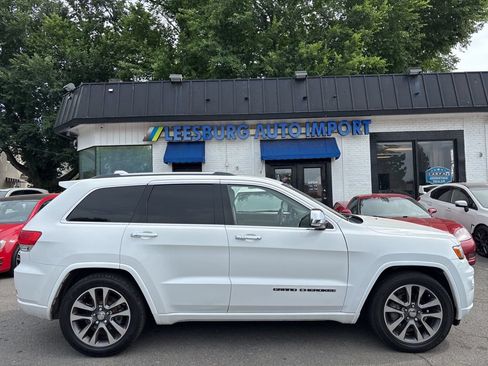 Used 2018 Jeep Grand Cherokee Overland AWD/4WD image 5