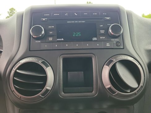 Used 2017 Jeep Wrangler Unlimited Sport w/ Connectivity Group AWD/4WD image 13