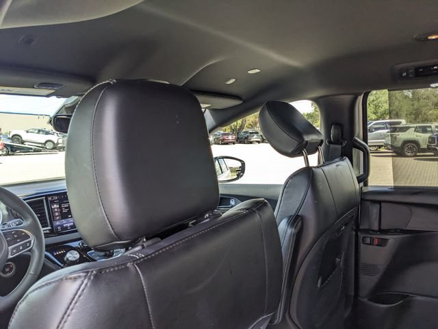 Used 2025 Chrysler Pacifica Select FWD image 19