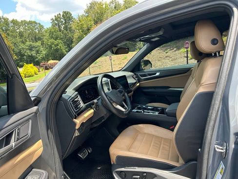Used 2024 Volkswagen Atlas Cross Sport SEL R-Line AWD/4WD image 44