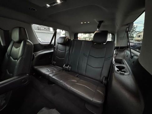Used 2018 Cadillac Escalade ESV Luxury image 27