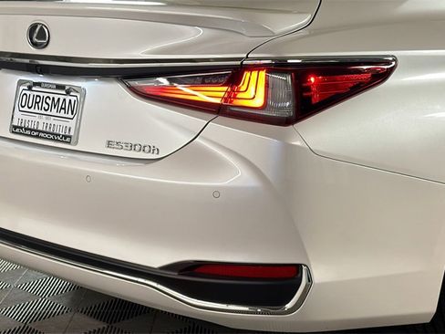 Certified 2024 Lexus ES 300h w/ Premium Package image 9