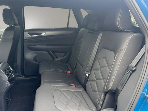 Used 2025 Volkswagen Atlas Cross Sport SE AWD/4WD image 15