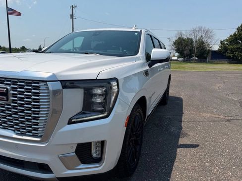 Used 2022 GMC Yukon XL Denali w/ Denali Ultimate Package AWD/4WD image 15
