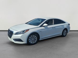 Used 2017 Hyundai Sonata SE image 1