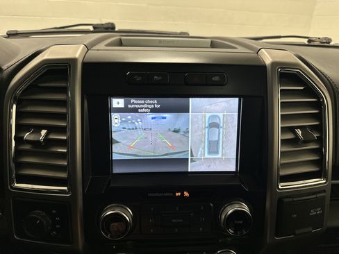 Used 2016 Ford F150 Platinum w/ Equipment Group 701A Luxury image 25