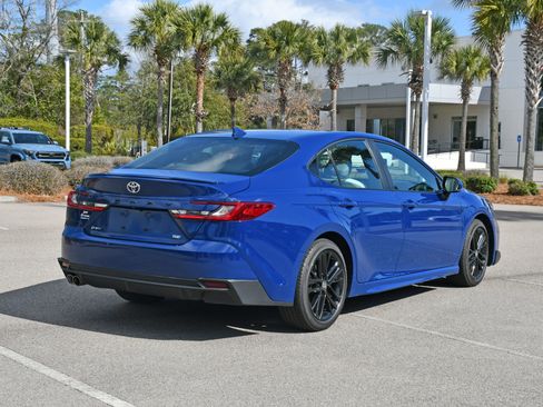 Certified 2025 Toyota Camry SE image 3