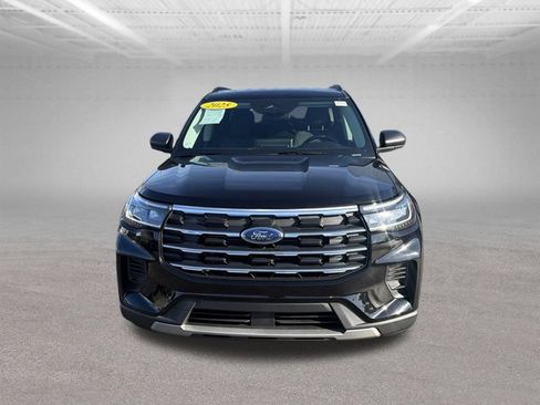 Certified 2025 Ford Explorer Active AWD/4WD image 3