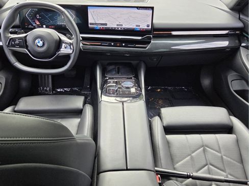 Certified 2025 BMW 530i RWD image 9