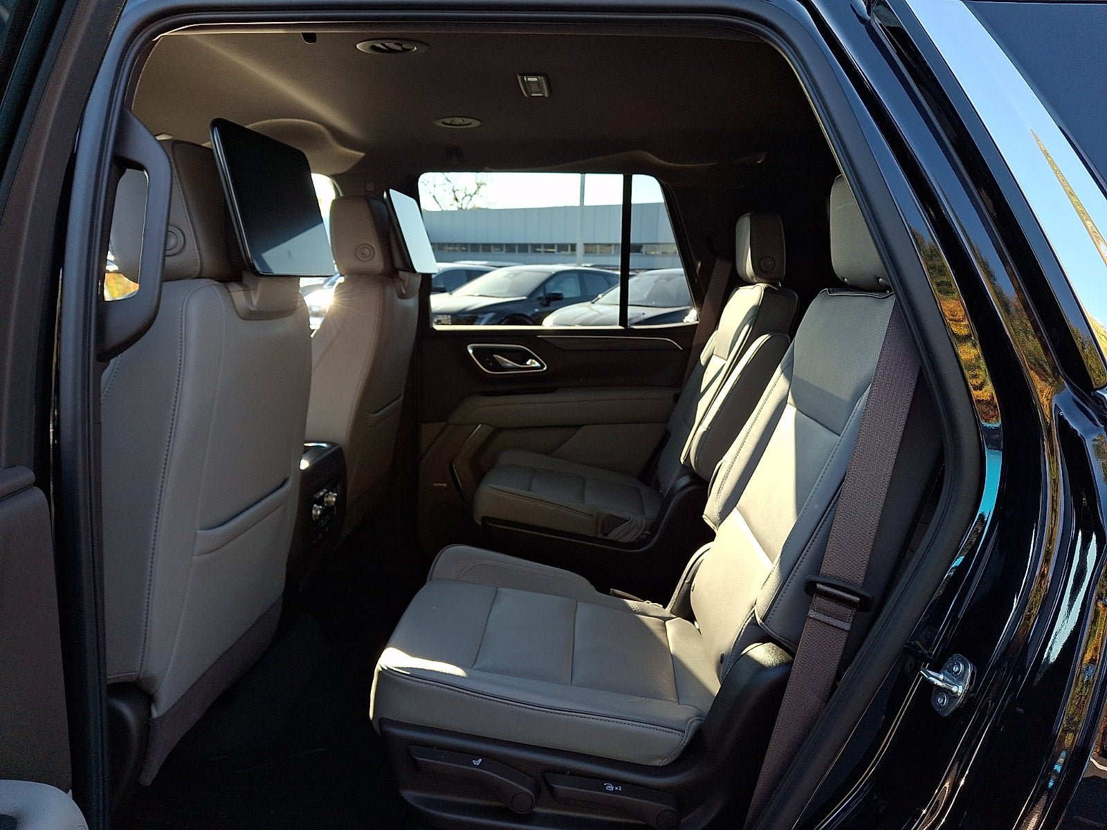 Used 2021 GMC Yukon SLT w/ Rear Media and Nav Package AWD/4WD image 10
