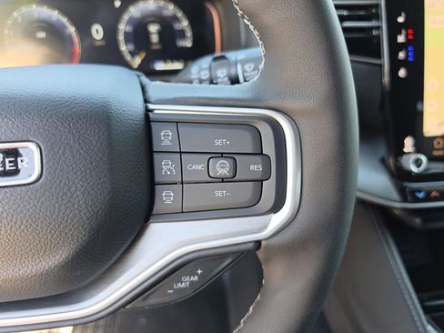 New 2026 Jeep Grand Wagoneer L Limited AWD/4WD image 34