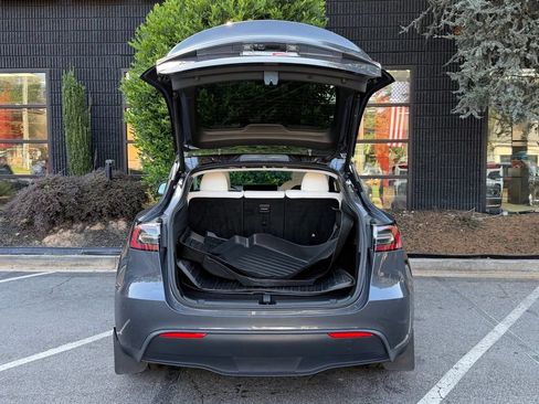 Used 2023 Tesla Model Y Long Range AWD/4WD image 17