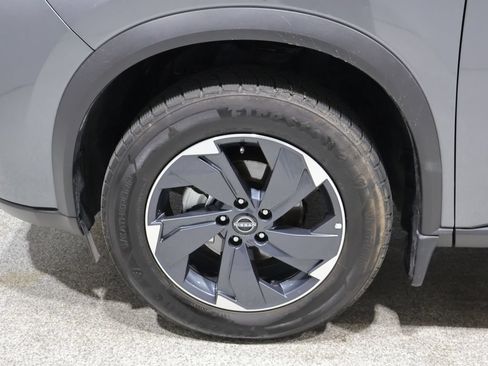 Used 2024 Nissan Rogue SV AWD/4WD image 8