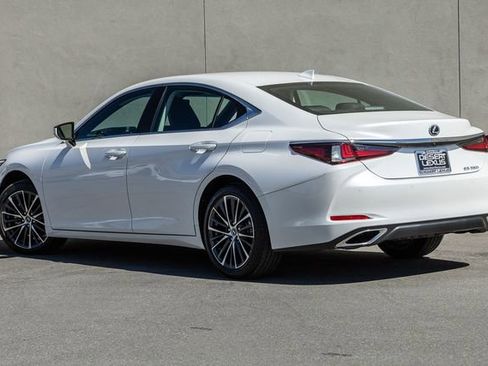 Used 2025 Lexus ES 350 w/ Premium Package image 3