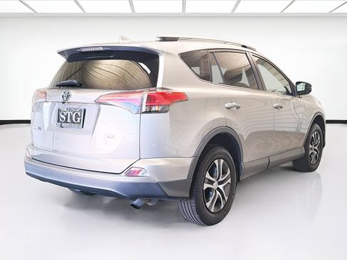 Used 2016 Toyota RAV4 LE image 4