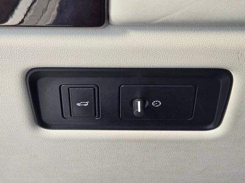 Used 2019 Land Rover Range Rover HSE image 25