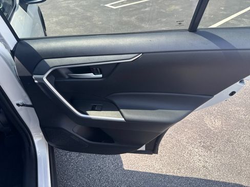 Used 2025 Toyota RAV4 XLE FWD image 24