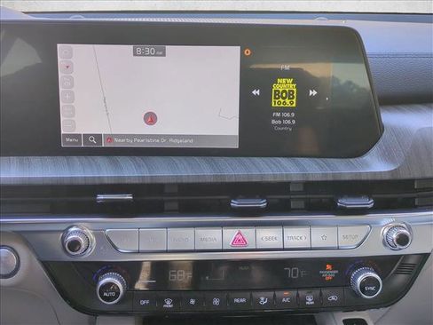 Used 2025 Kia Telluride SX w/ SX Captain's Chair Package image 15