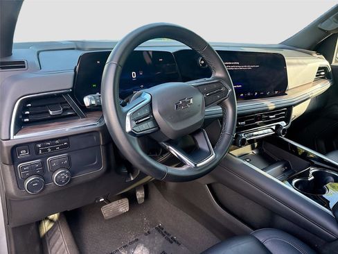 Used 2025 Chevrolet Suburban Z71 AWD/4WD image 9