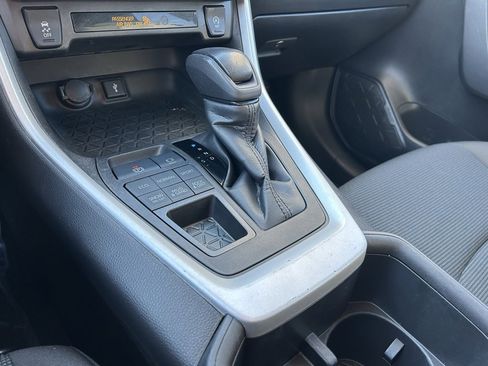 Certified 2022 Toyota RAV4 LE image 21