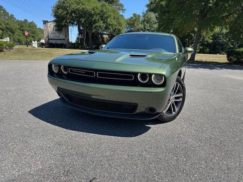 Used 2019 Dodge Challenger SXT AWD/4WD image 27