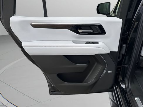 Used 2025 Chevrolet Tahoe Premier image 18