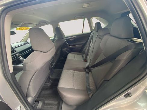 Used 2022 Toyota RAV4 XLE AWD/4WD image 13