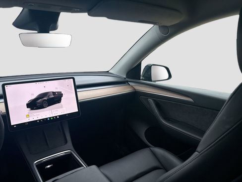 Used 2025 Tesla Model Y Long Range RWD image 22