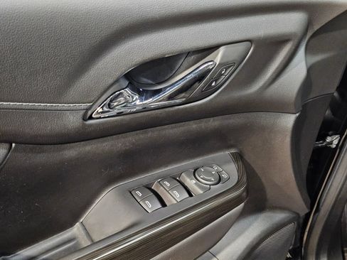 Used 2023 GMC Acadia SLT FWD image 21