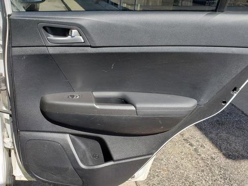 Used 2020 Kia Sportage LX image 17