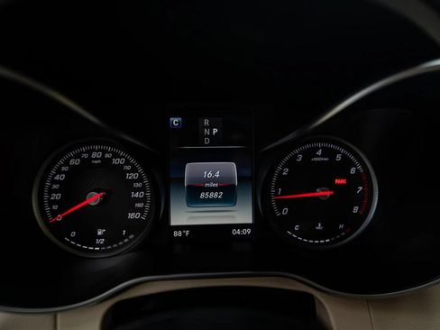Used 2018 Mercedes-Benz GLC 300 4MATIC image 53