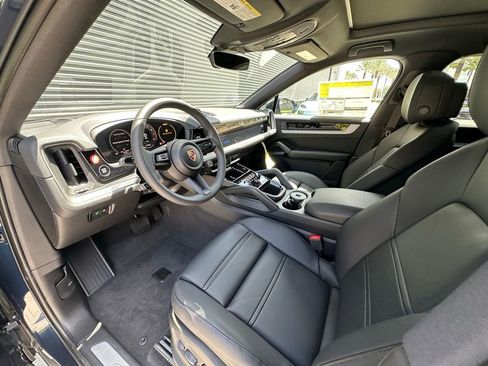 Used 2025 Porsche Cayenne E-Hybrid Coupe image 4
